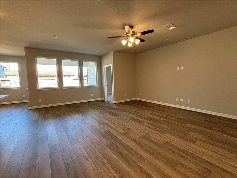 2913 Cliff Ridge Ln — Photo 11