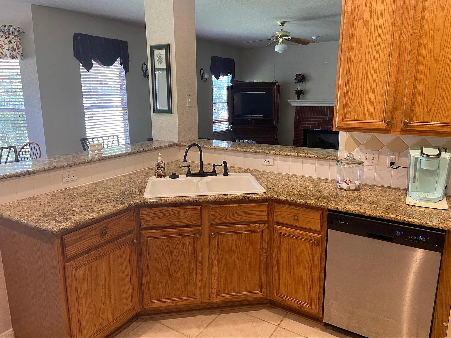 3 bed, 2.5 bath, 2069 sqft, $2,000 — Photo 3