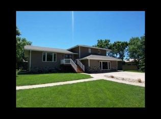 307 4th St SE, Lake Preston, SD 57249