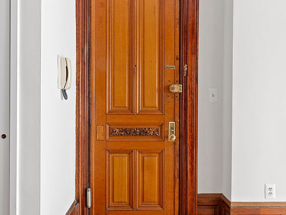 4th image of 118 W 81st St APT 1F