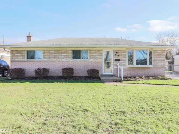 38568 Daytona Dr, Sterling Heights, MI 48312