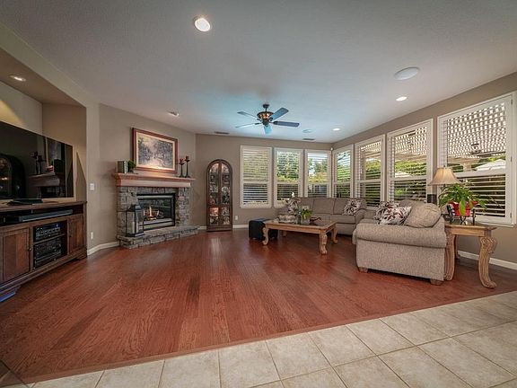 5th image of 4688 Village Green Dr