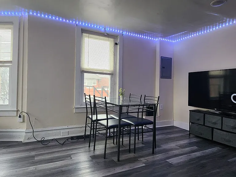 349 N 7th St — Photo 10