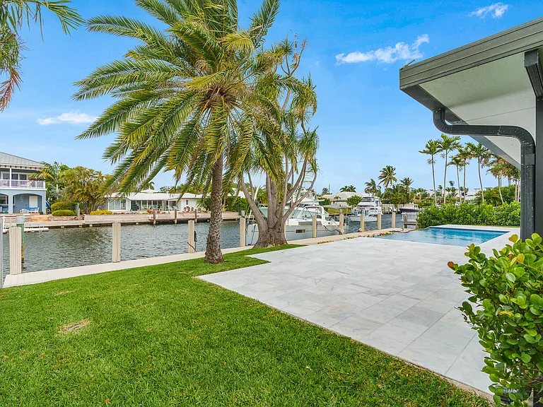 273 Tropic Dr — Photo 23