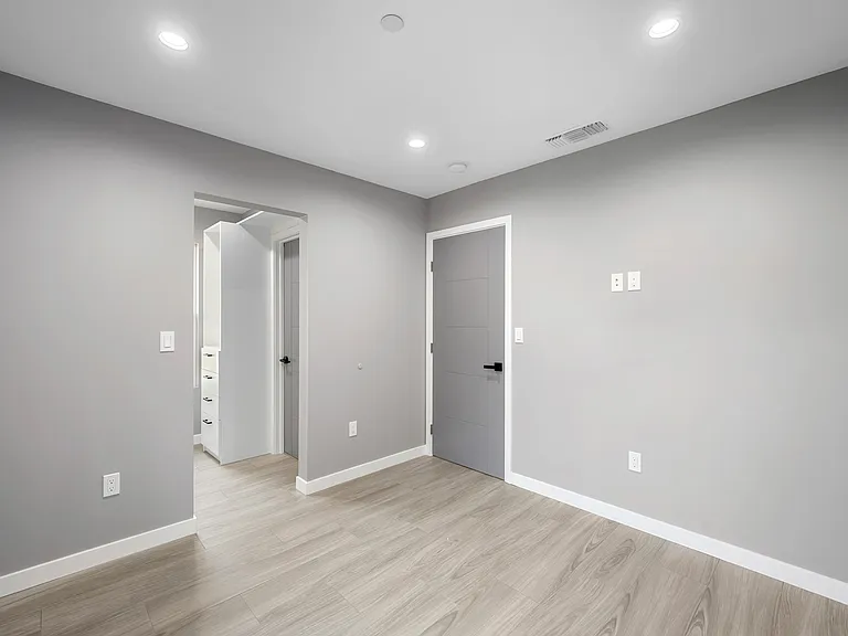 1361 Alameda Ave — Photo 11