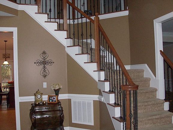 Large 2 Story Foyer