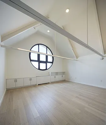 Rented by The Moinian Group | media 2