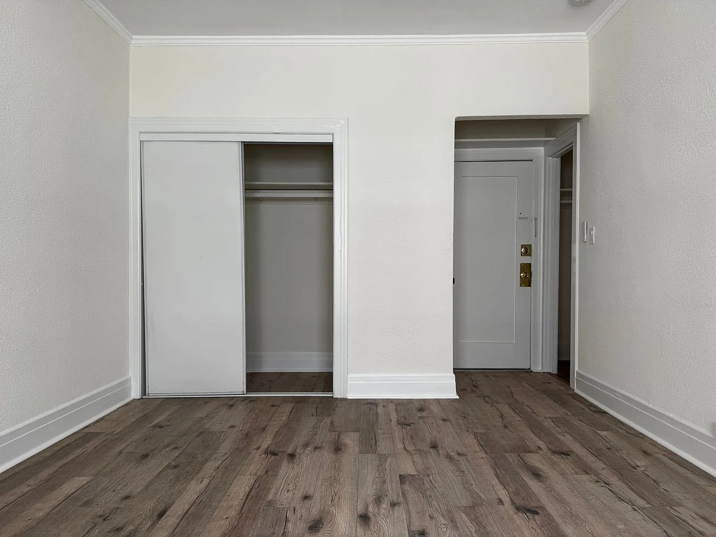 207 S Berendo St — Photo 3