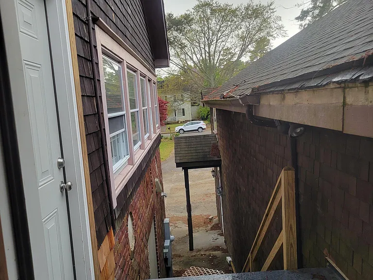 914 Riverside Ave — Photo 3