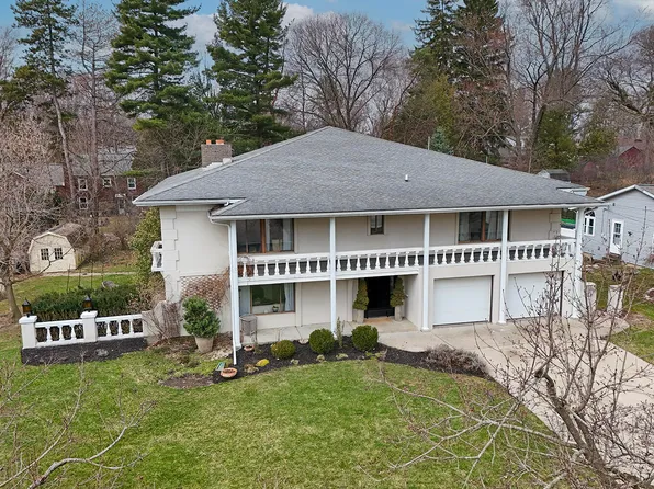 1217 El Camino Dr NW, Grand Rapids, MI 49504