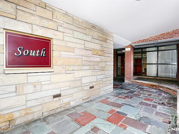 2nd image of 208 Anderson St APT S4f