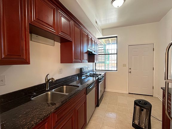 2nd image of 5039 S Prairie Ave #1S
