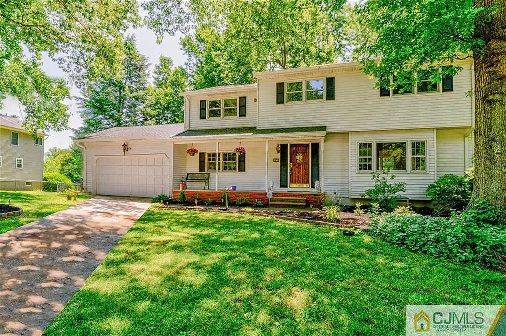 1030 Hillside Dr photo 1