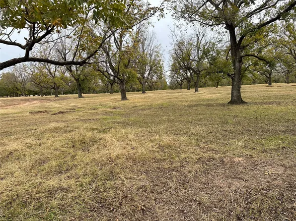 8404 W Landings Rd, Granbury, TX 76049