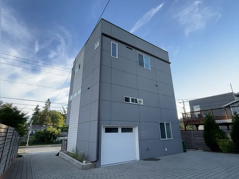 2614 SW Genesee St — Photo 3