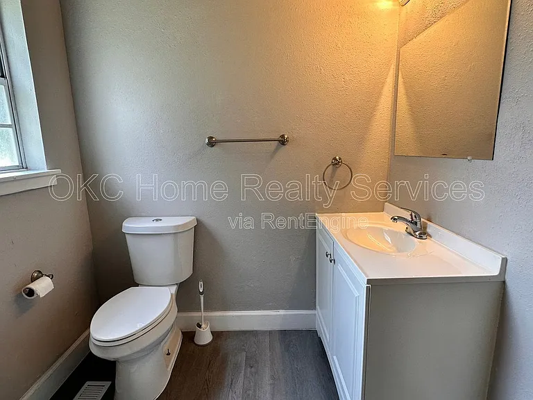 1617 N Christine Dr — Photo 13