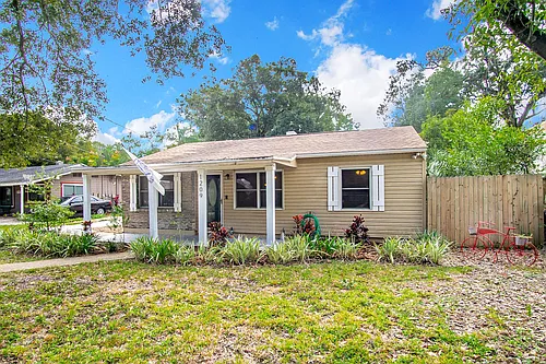 1209 E North St Photo 1