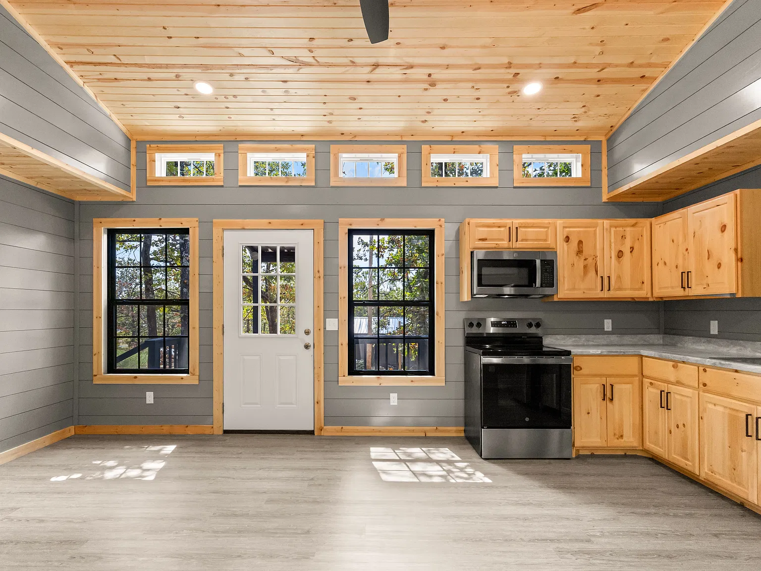 2 bed, 1.5 bath, 850 sqft, $1,400 — Photo 1