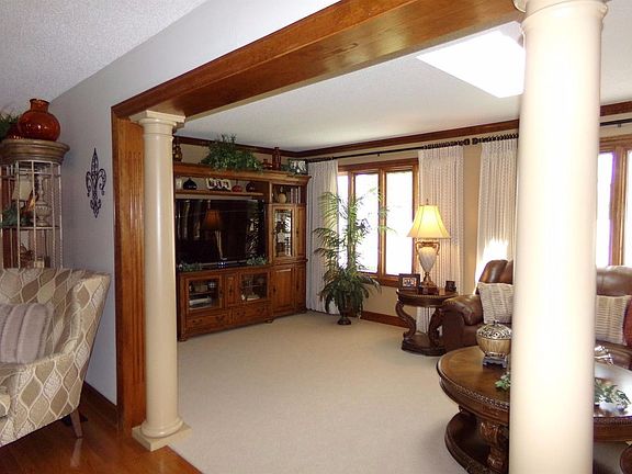 3rd image of 706 Heritage Dr