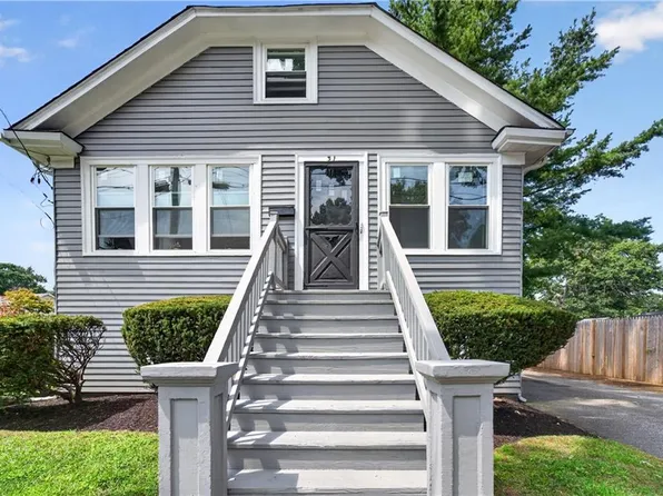 31 Elton Ave, Warwick, RI 02889