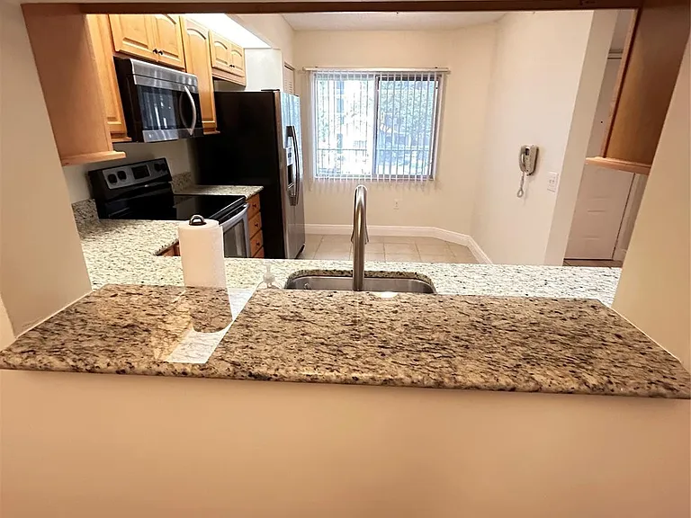 900 SW 142nd Ave #202L — Photo 11