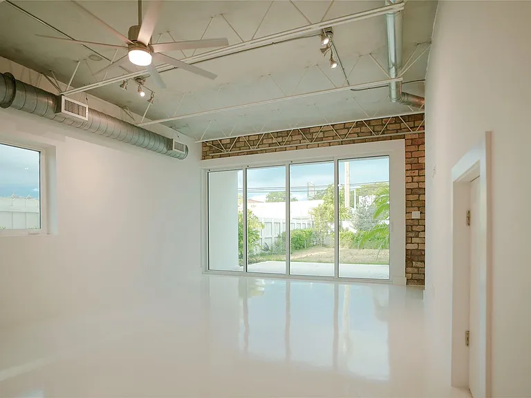 1413 NE 5th Ave #1 — Photo 2