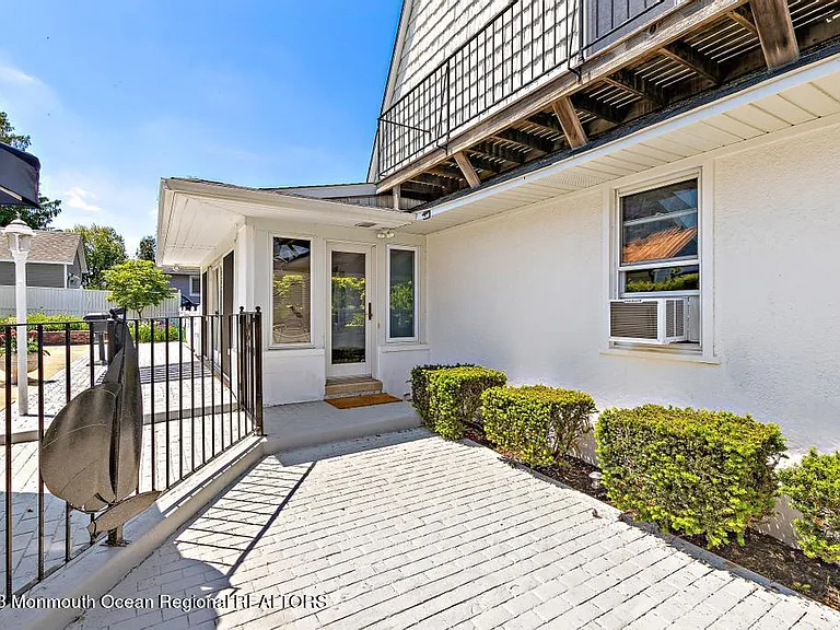 27 Shrewsbury Dr — Photo 45
