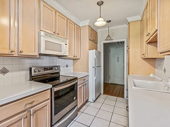 5th image of 16221 Powells Cove Blvd APT 2S