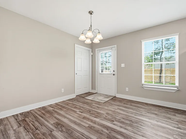 254 E Iris Ln — Photo 9