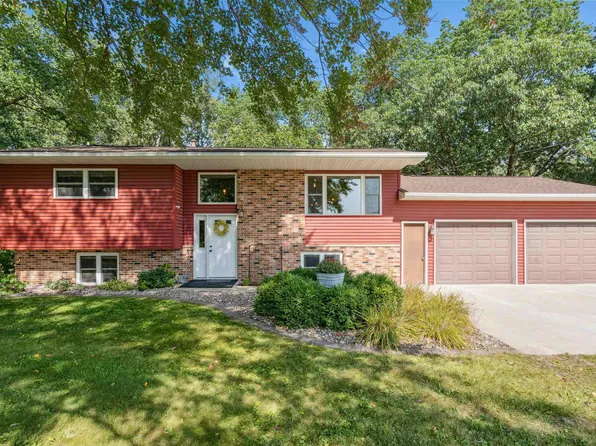 2113 220th St, Independence, IA 50644