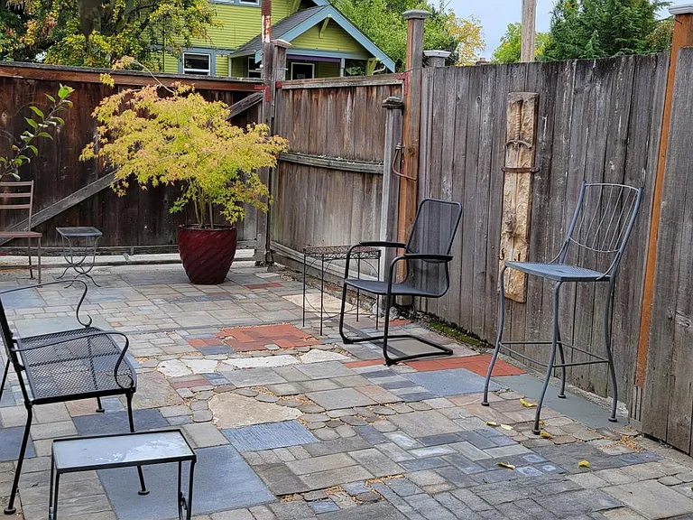 2312 Elizabeth St — Photo 34