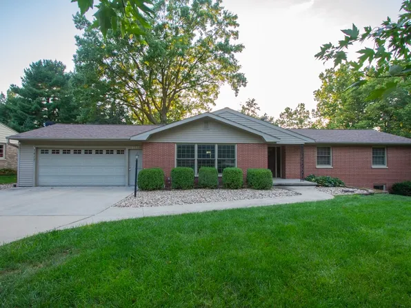 1417 Broadway St, Pella, IA 50219