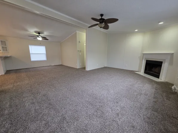 221 Farmtree Dr #221, Flint, MI 48506