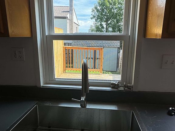 5th image of 340 Lawrence St
