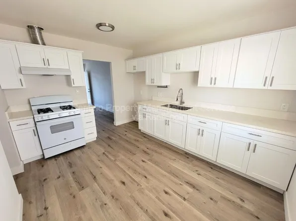 7722 Walker Ave APT B, Bell Gardens, CA 90201