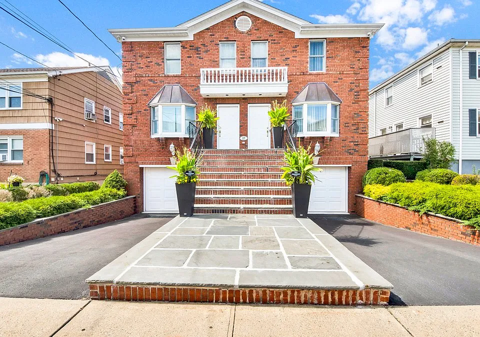 27 Woodside Ave #A