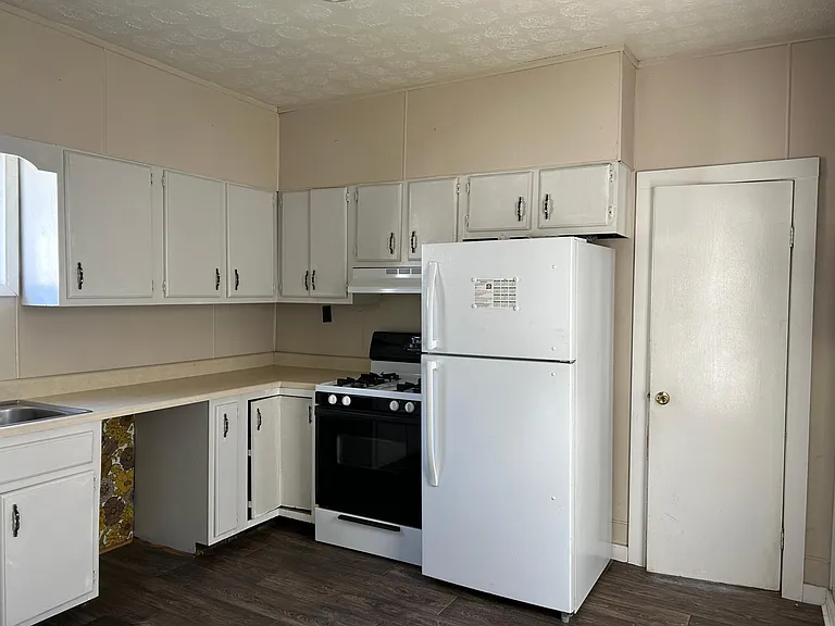 424 N Eddy St — Photo 3