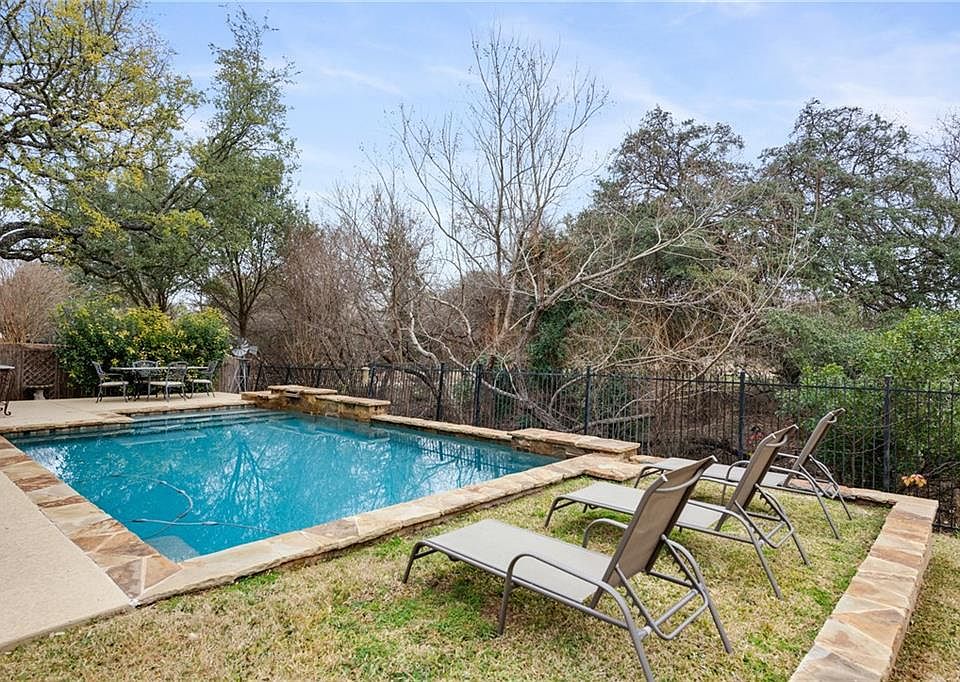 1st image of 3915 Lord Byron Cir