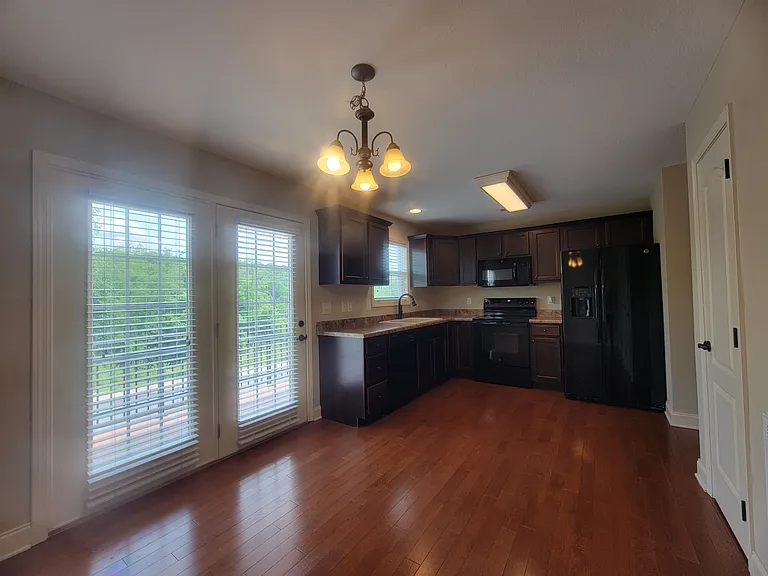 652 Grays Pointe Ct — Photo 6