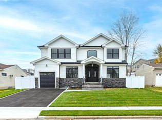 21 Devon Road, Bethpage, NY 11714