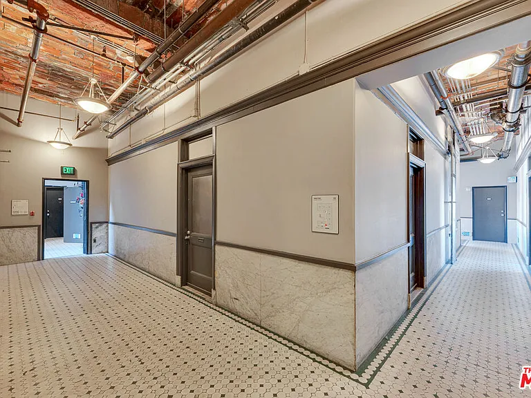 215 W 7th St #811 — Photo 31
