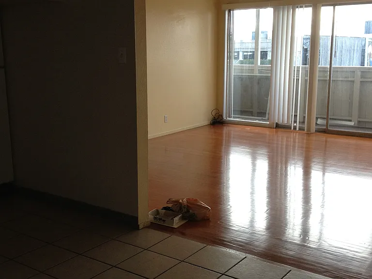 284 38th St #3 — Photo 32