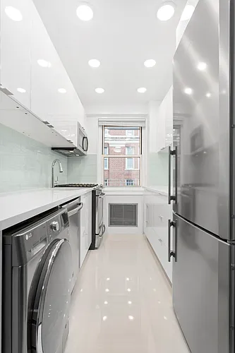 301 E 66th St #3O Photo 1 301 E 66th St #3O Photo 1