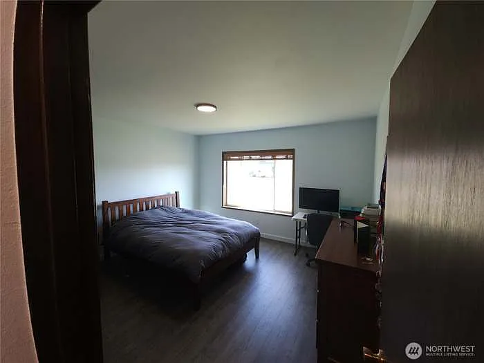 116 W 4th St — Photo 12