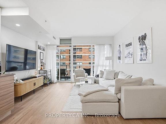 3rd image of 210 Simcoe St #606
