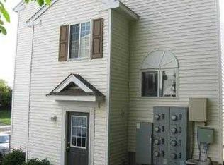 2819 Arboretum Village Trl, Chanhassen, MN 55317