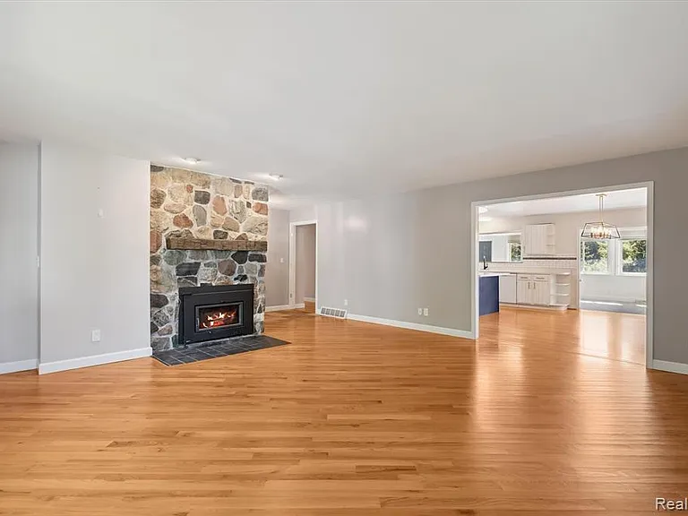 2860 E Coon Lake Rd — Photo 5