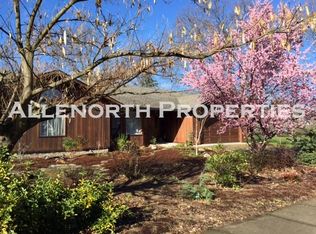 846 Cypress Point Loop, Ashland, OR 97520