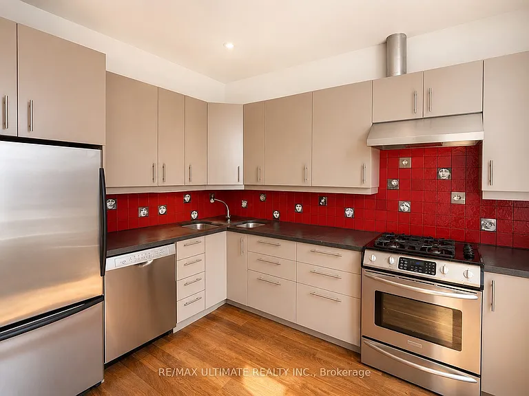 702 Queen St W #2 — Photo 8
