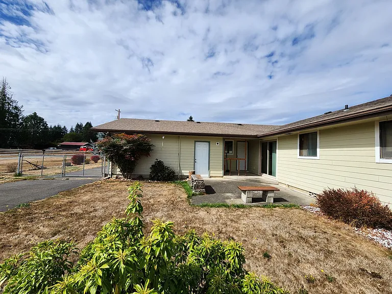 2412 Eureka Ave — Photo 18